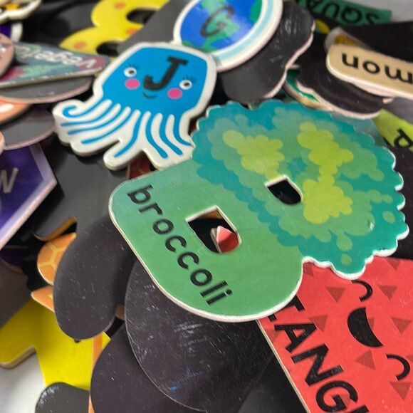 Learning Resources and Horizon Group 120 magnets letters numbers shapes - Picture 11 of 13